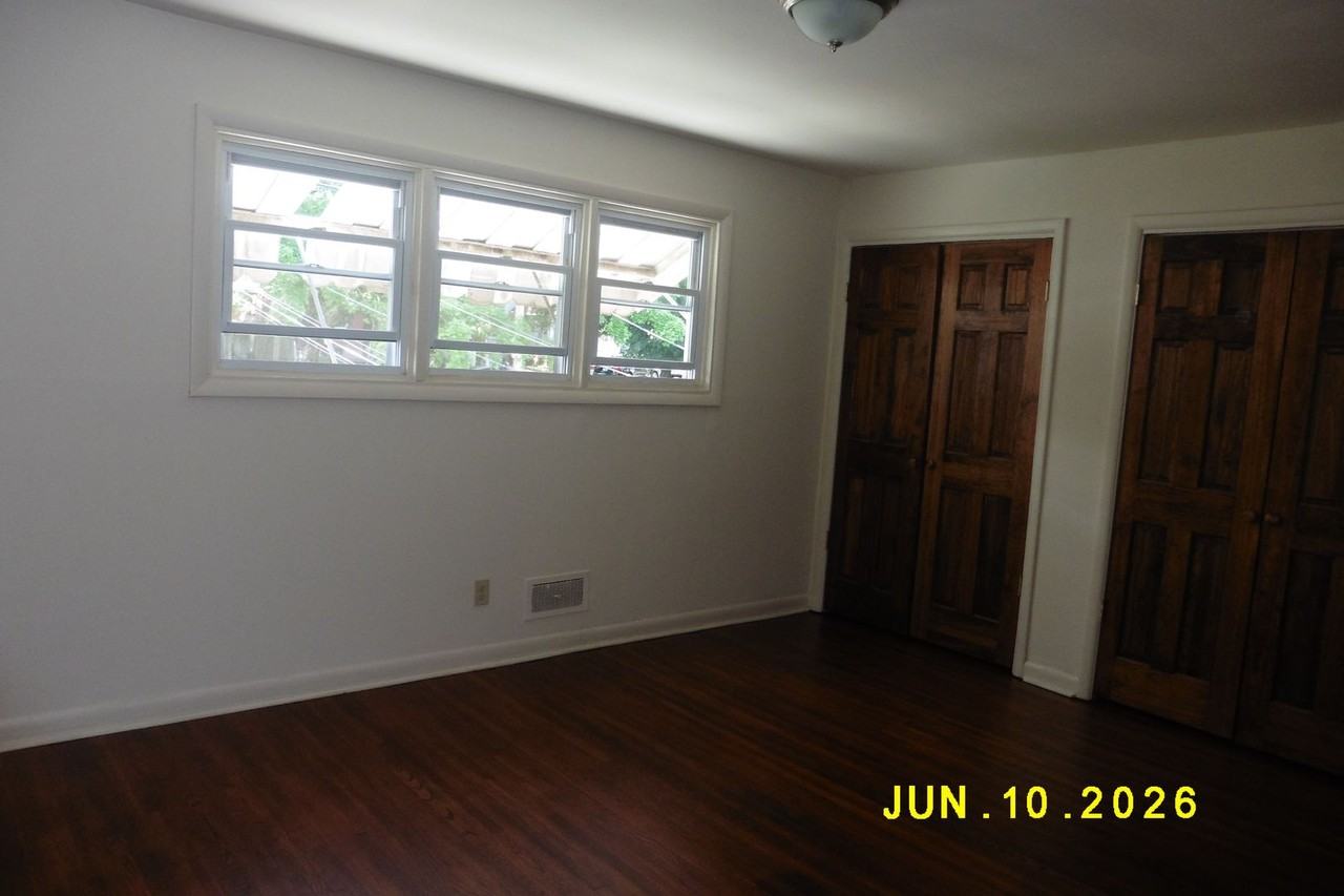 1526 S 13th St - Photo 7 of 11