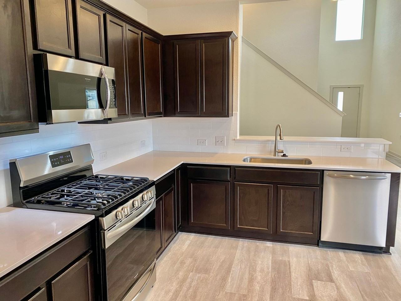 10210 Criswell Rd - Photo 2 of 34
