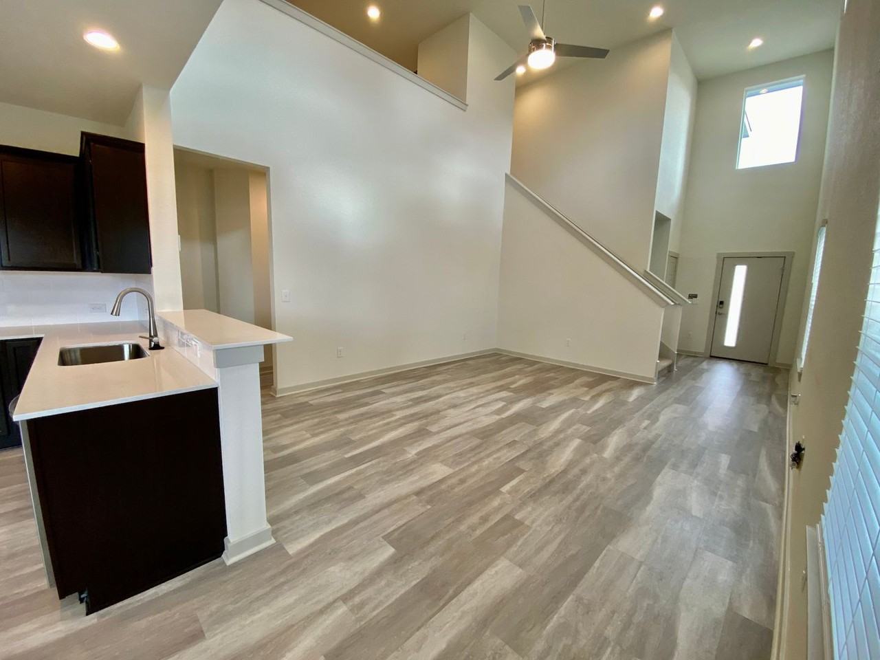 10210 Criswell Rd - Photo 3 of 34