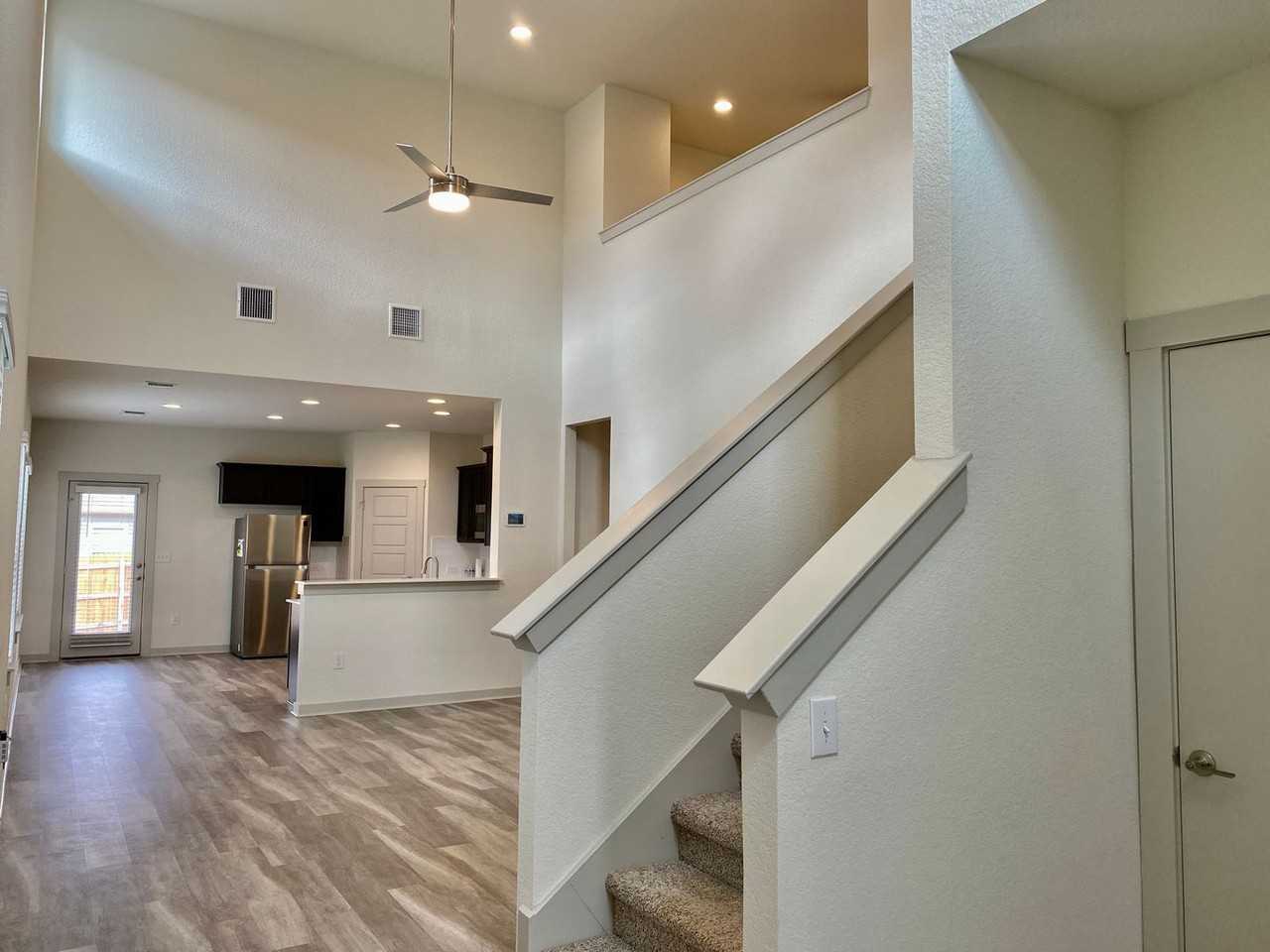 10210 Criswell Rd - Photo 4 of 34