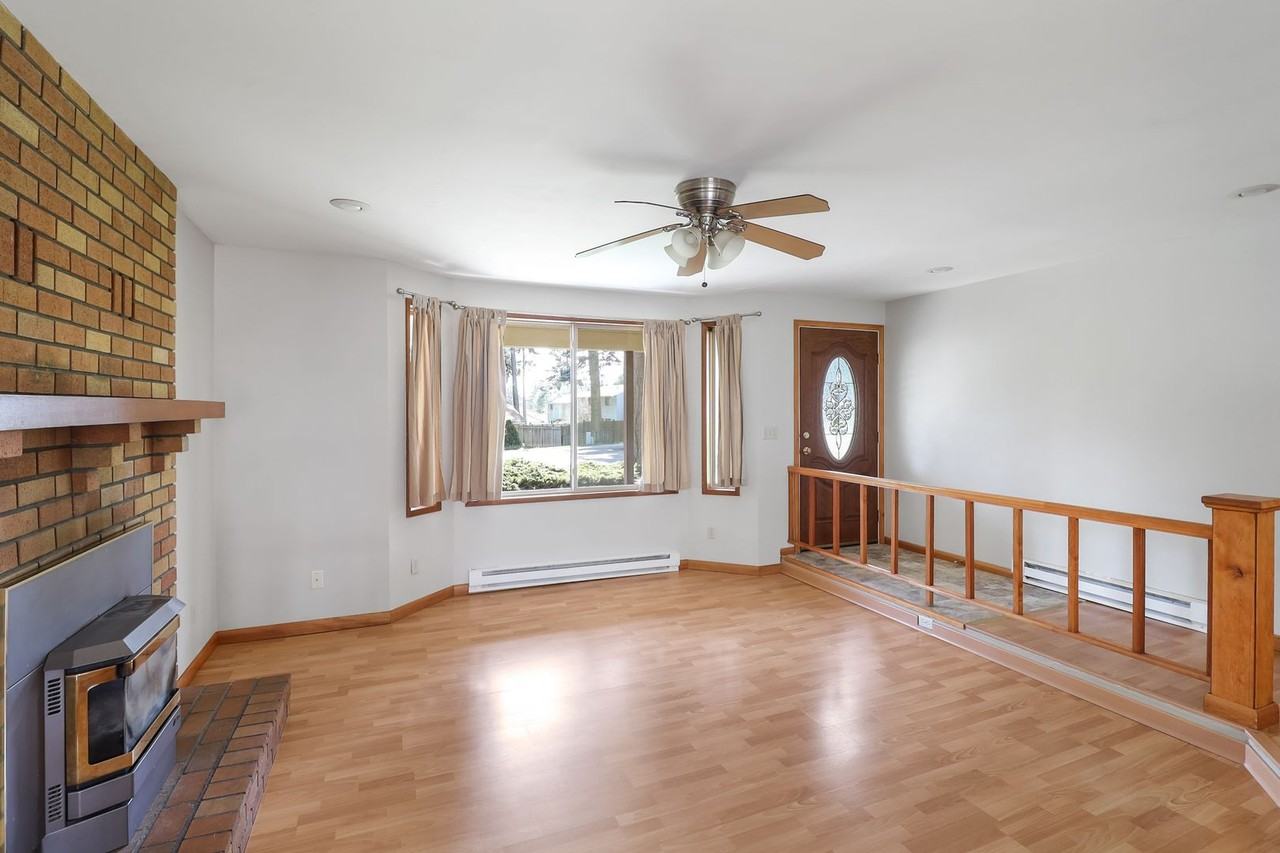 368 Nw Columbia Dr - Photo 3 of 15
