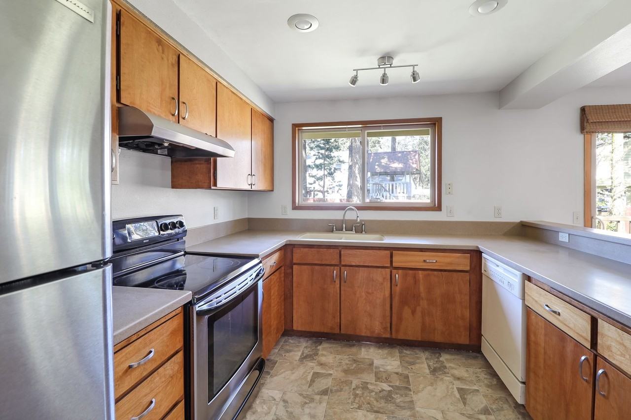 368 Nw Columbia Dr - Photo 4 of 15