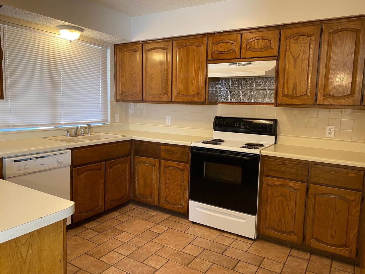 1940 Willow Vale Dr - Photo 2 of 22