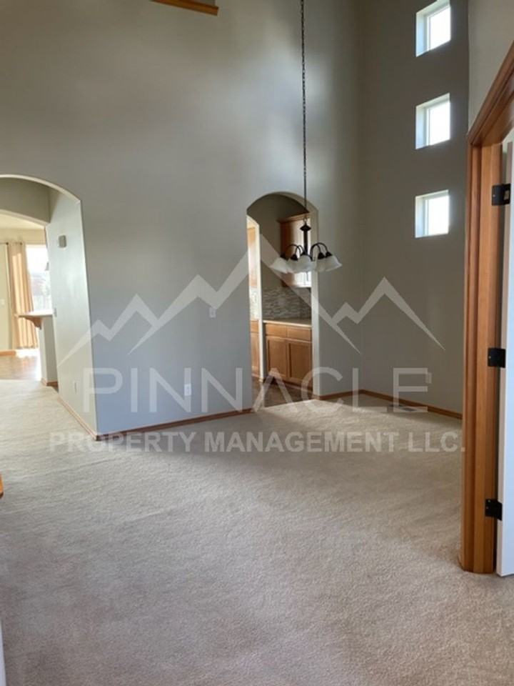 1808 W Clearview Dr - Photo 3 of 29