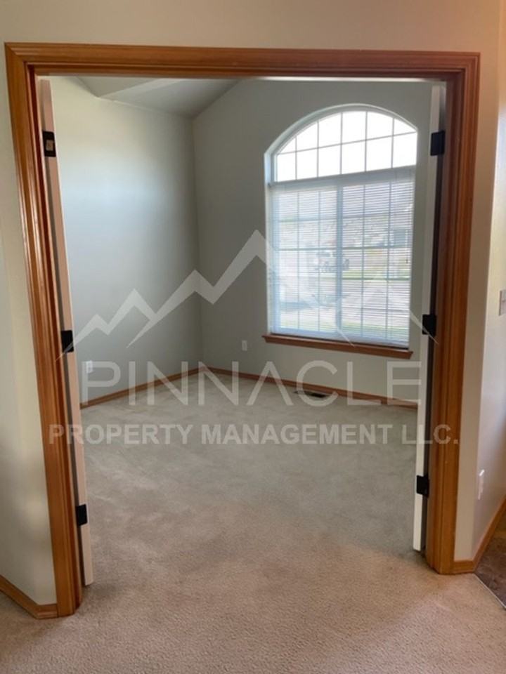 1808 W Clearview Dr - Photo 5 of 29