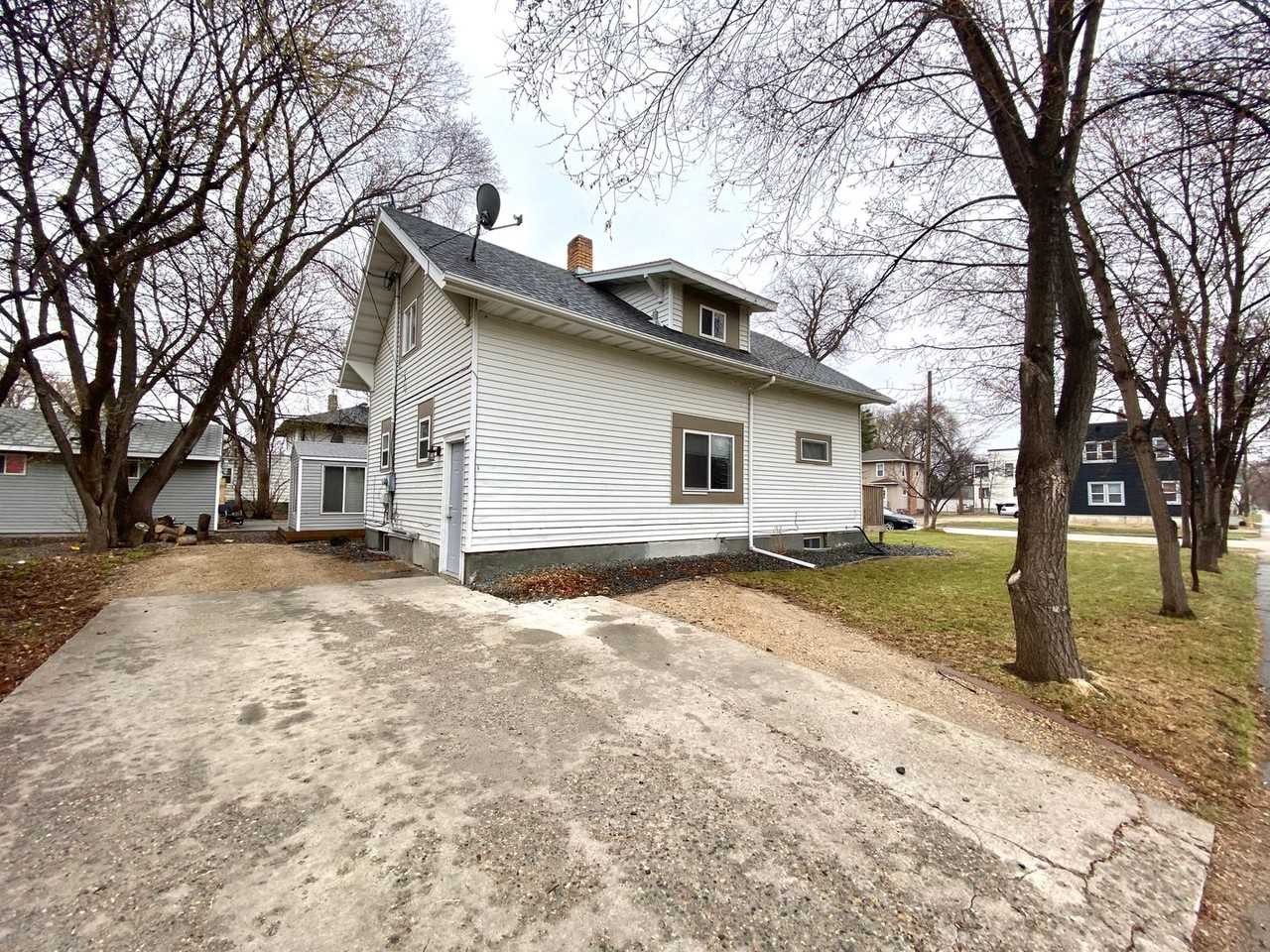 1002 4th Ave S - Photo 4 of 17