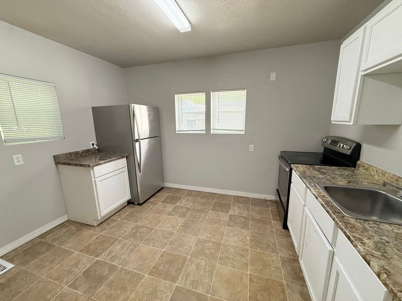 1002 4th Ave S - Photo 6 of 17