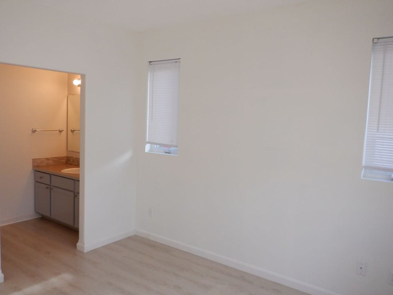 2075 Simmons St - Photo 7 of 11