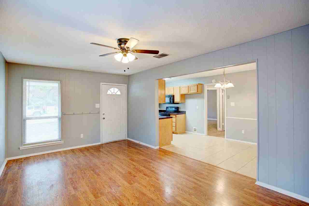 8136 Richard St - Photo 4 of 17