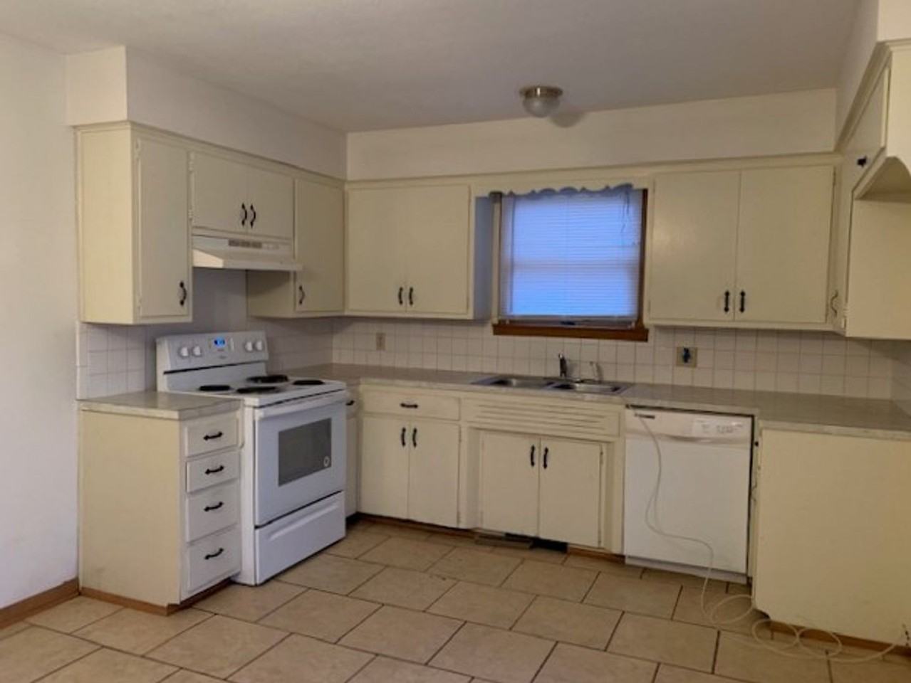 1249 S Cedarbrook Ave - Photo 4 of 15