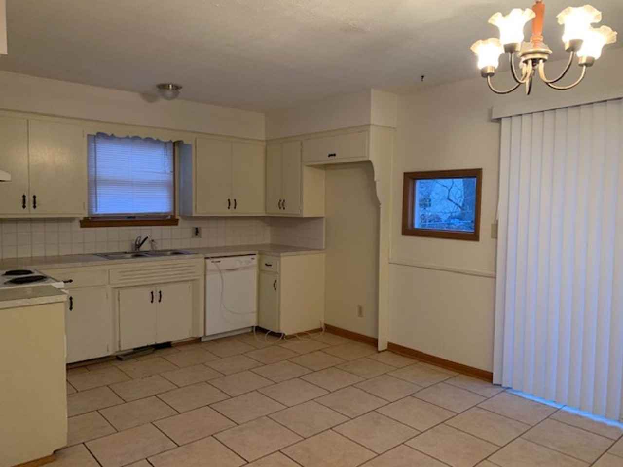 1249 S Cedarbrook Ave - Photo 5 of 15