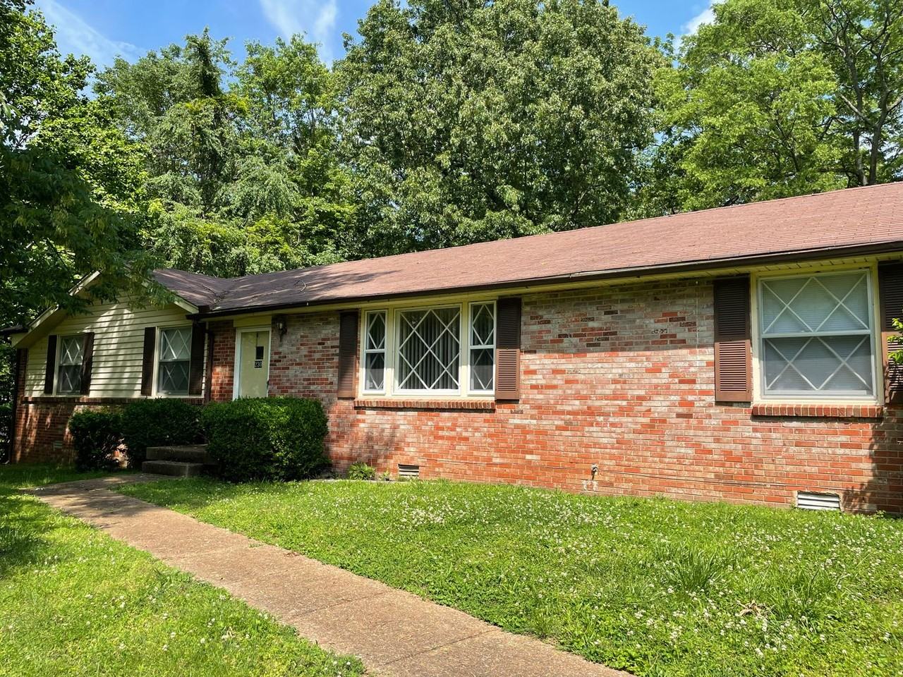 230 Downer Dr - Photo 2 of 16