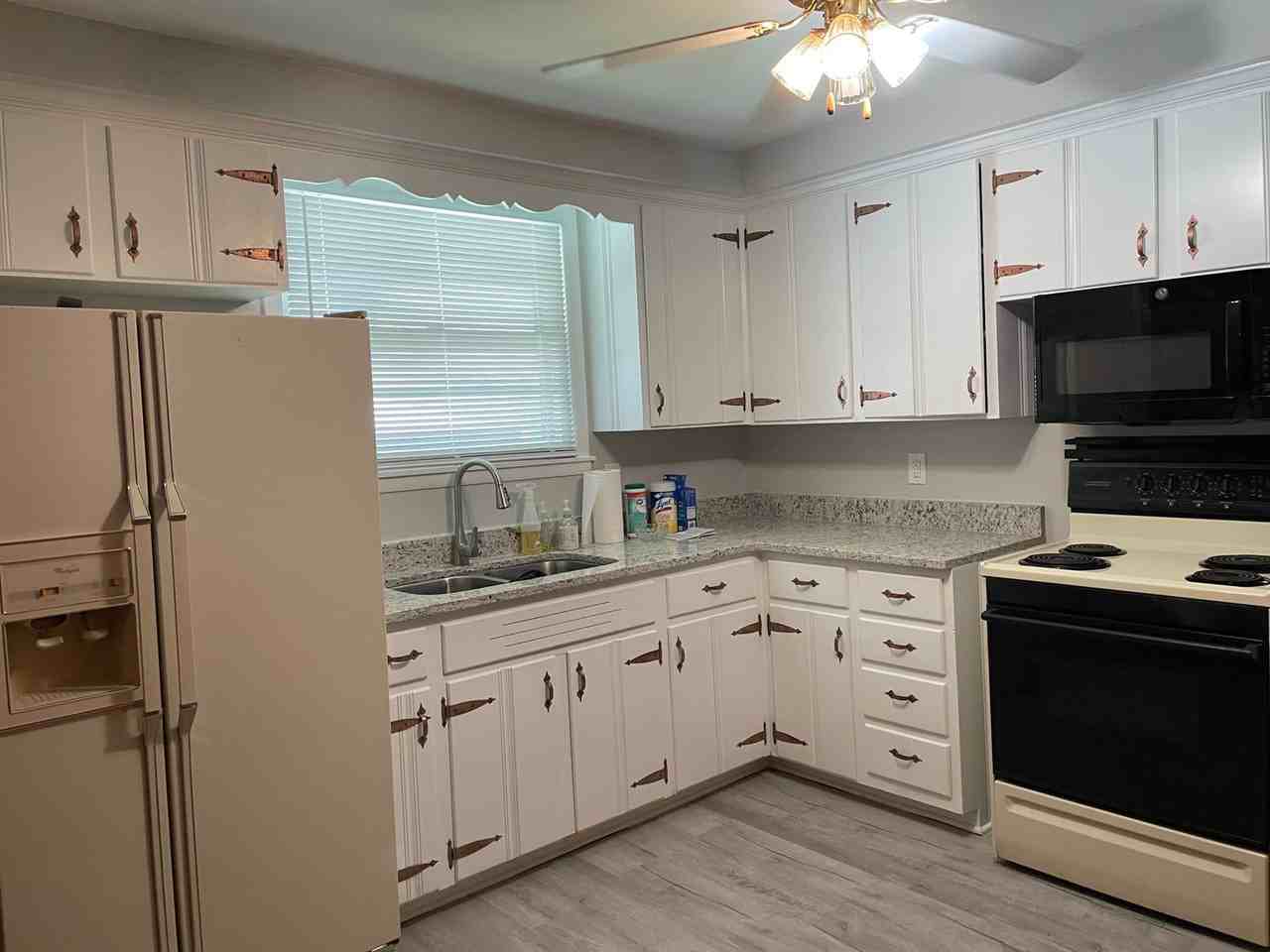 230 Downer Dr - Photo 3 of 16