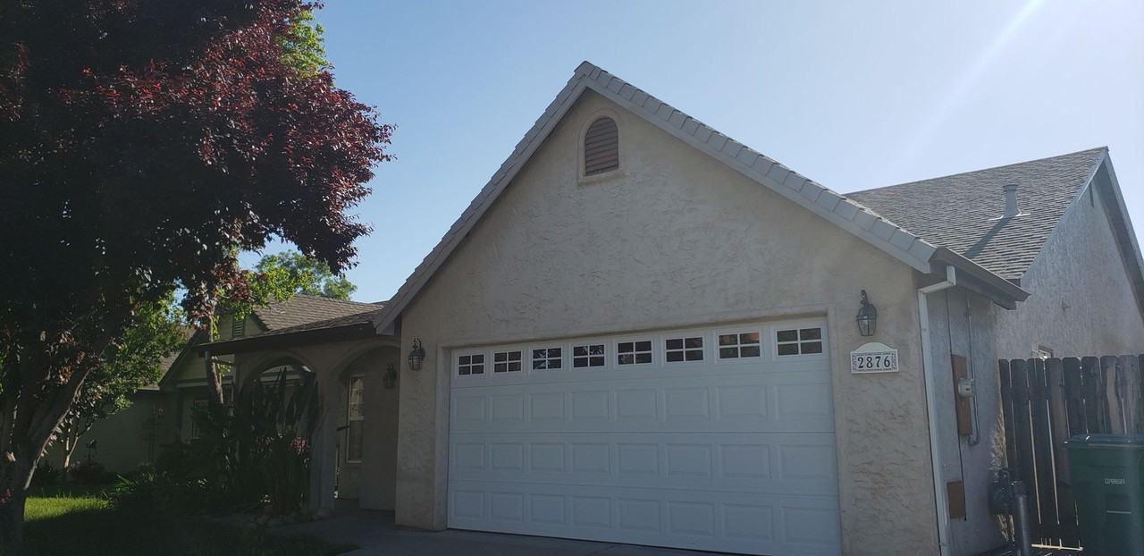 2876 Upland Dr - Photo 2 of 12