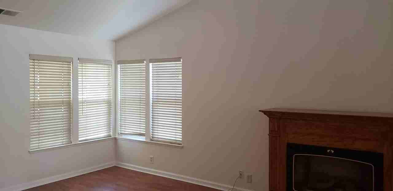 2876 Upland Dr - Photo 4 of 12