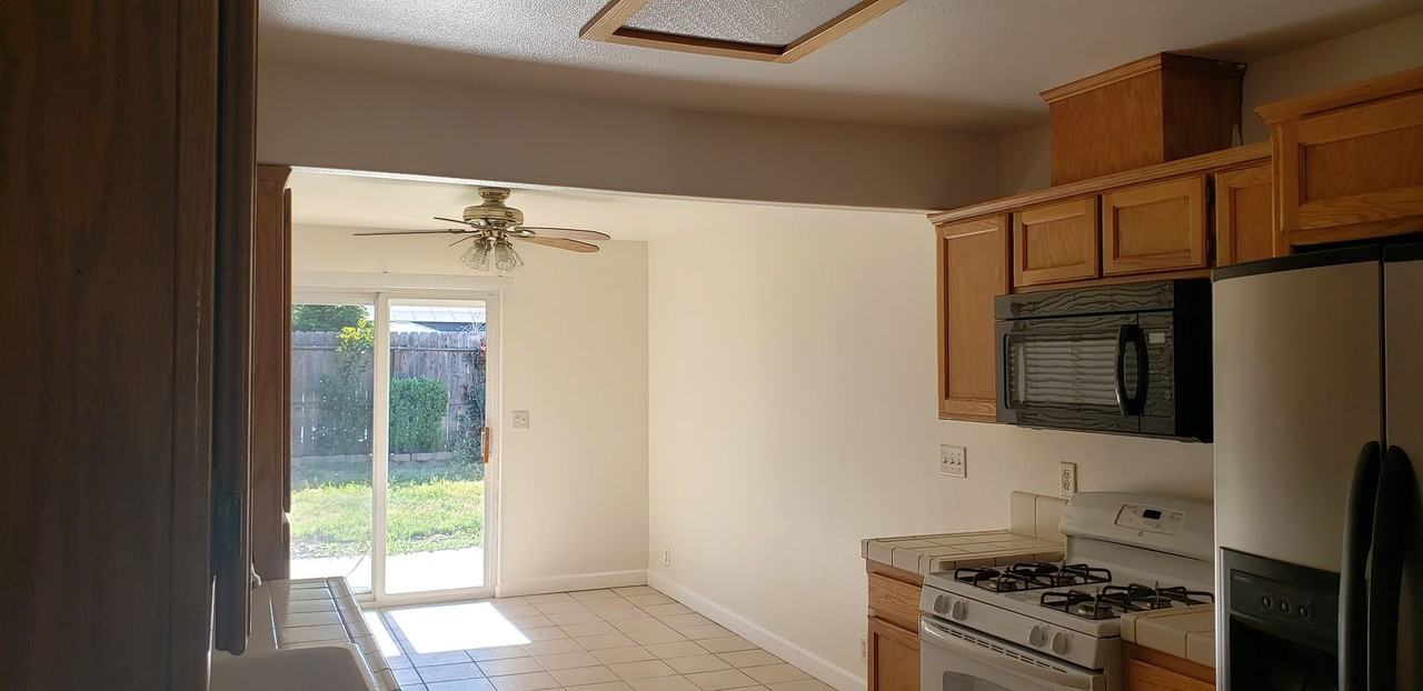 2876 Upland Dr - Photo 6 of 12