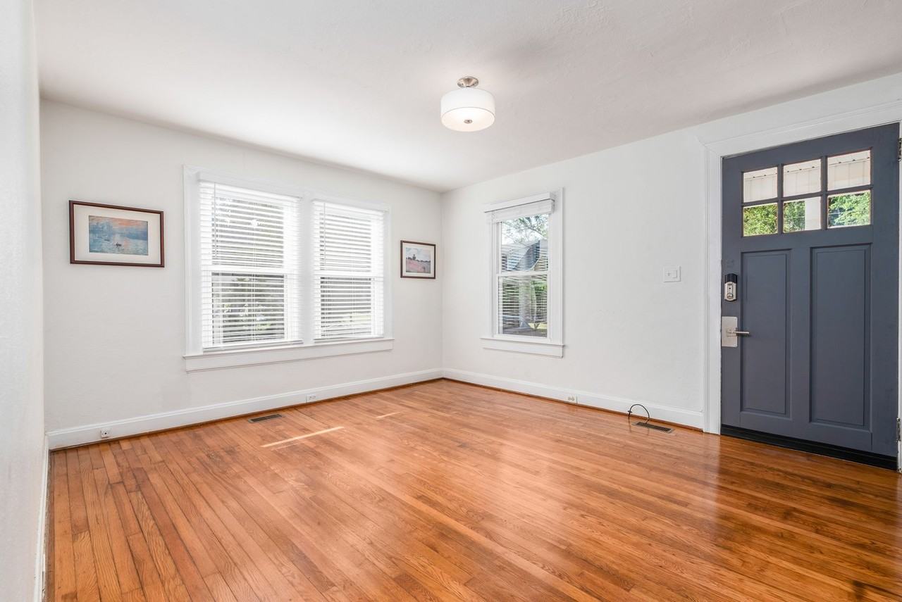 2636 Lawndale Ave - Photo 4 of 14