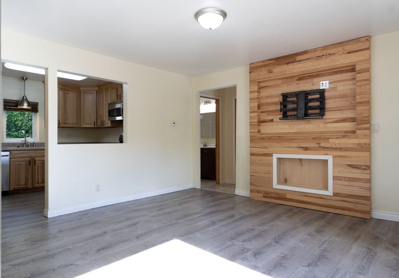 2223 Mercier St - Photo 2 of 11