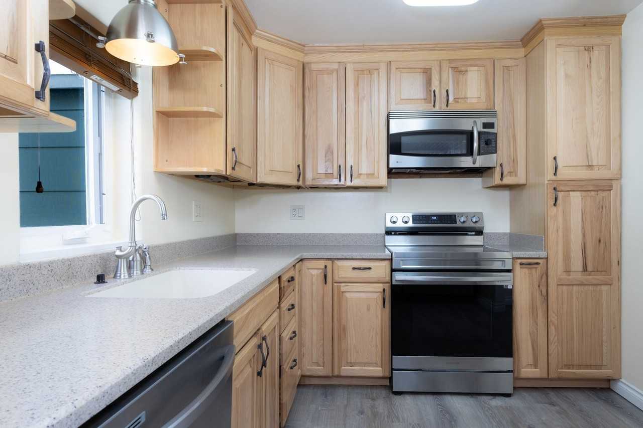 2223 Mercier St - Photo 4 of 11