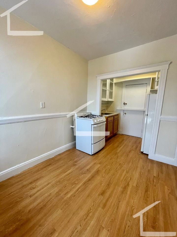 8 Vinal St - Photo 2 of 15