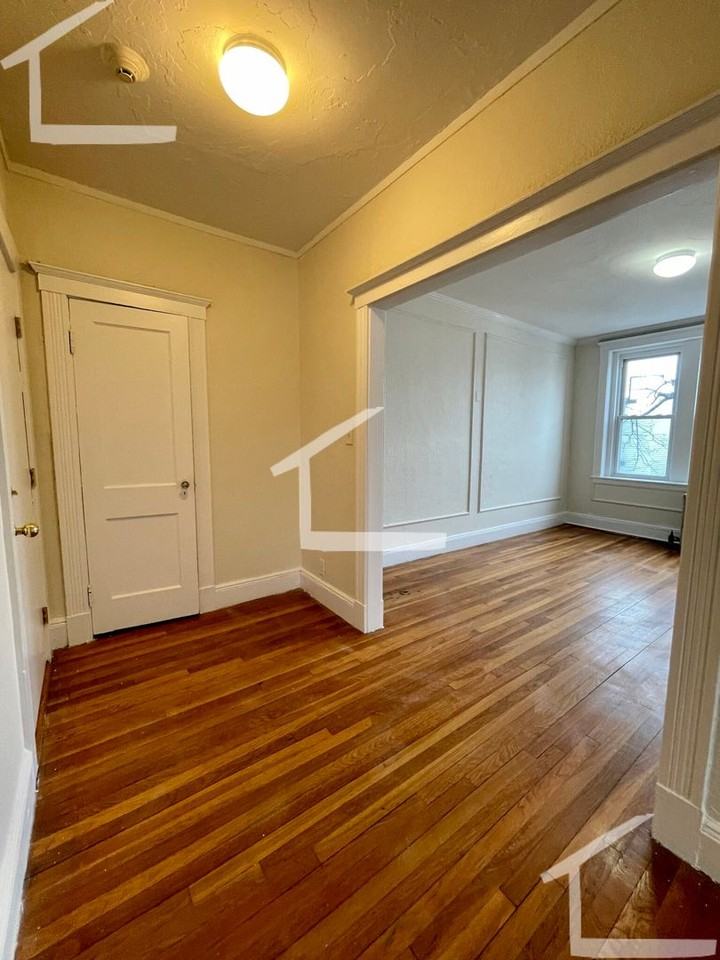 8 Vinal St - Photo 5 of 15