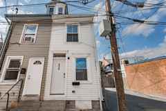 212 Peach St - Photo 1 of 1