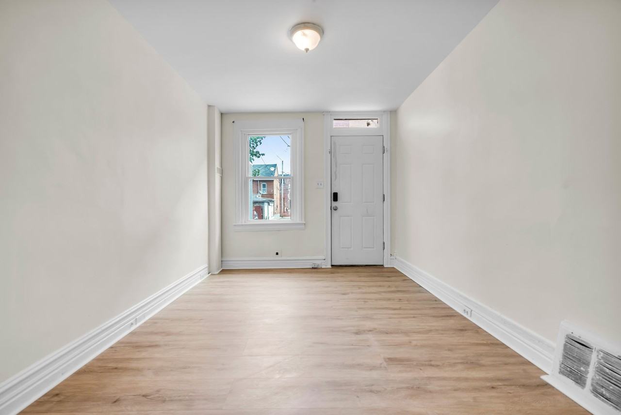 212 Peach St - Photo 3 of 23