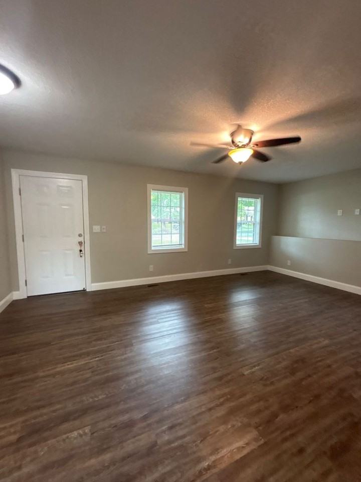 1112 E Holston Ave - Photo 2 of 11