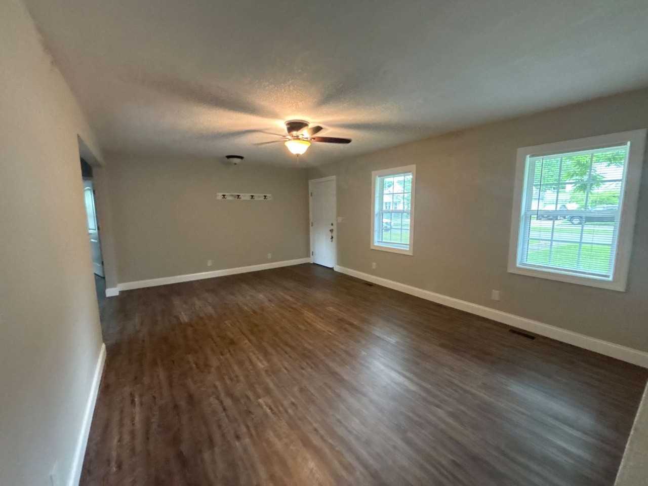 1112 E Holston Ave - Photo 3 of 11