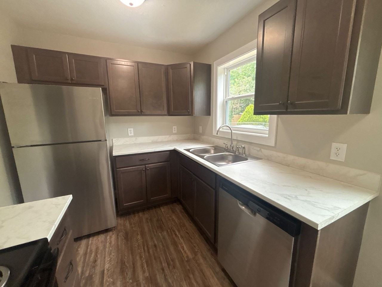 1112 E Holston Ave - Photo 4 of 11
