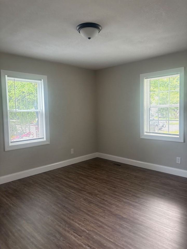 1112 E Holston Ave - Photo 6 of 11