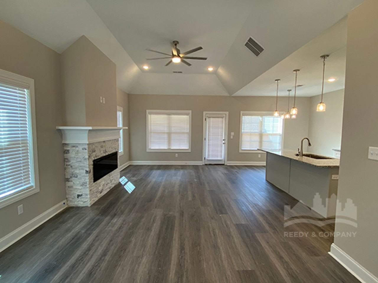 547 Rosalie Woods Dr - Photo 2 of 19