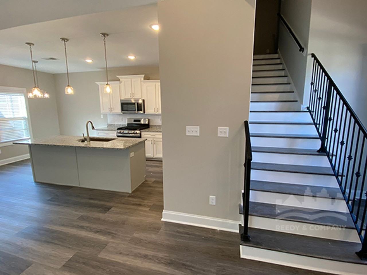 547 Rosalie Woods Dr - Photo 3 of 19