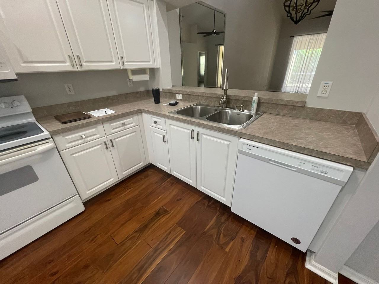 5708 Greenwood Cir - Photo 5 of 31