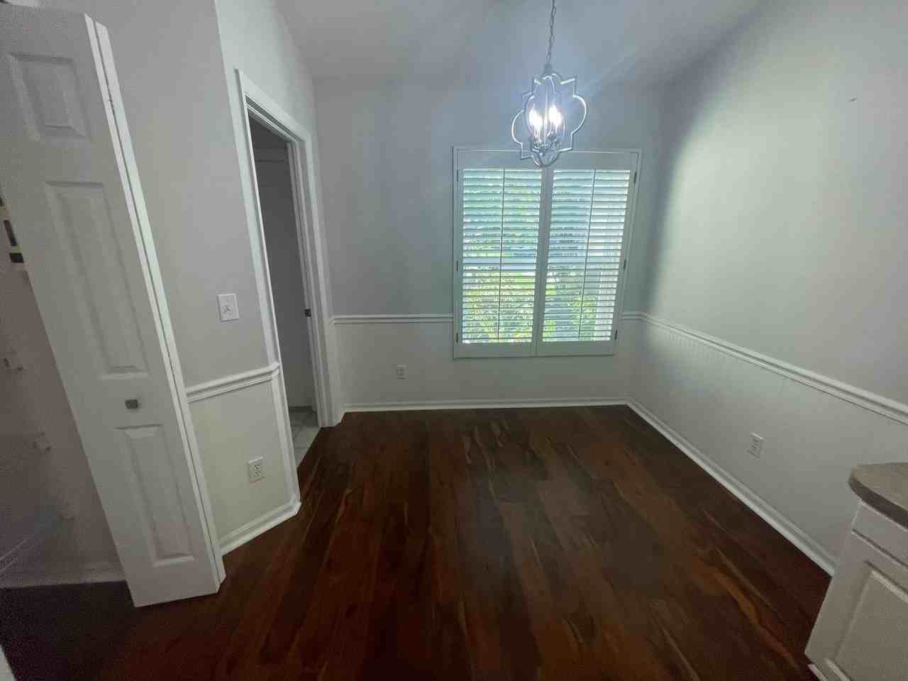 5708 Greenwood Cir - Photo 6 of 31
