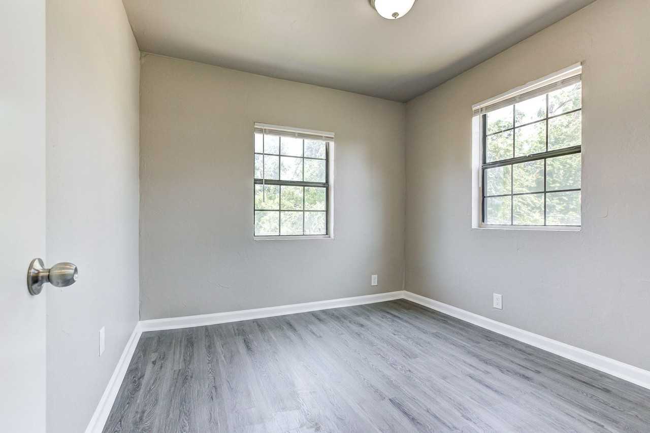 1919 Nw 11th St #4D - Photo 3 of 24