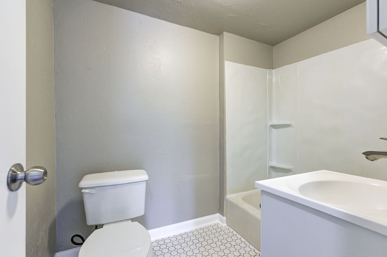 1919 Nw 11th St #4D - Photo 7 of 24