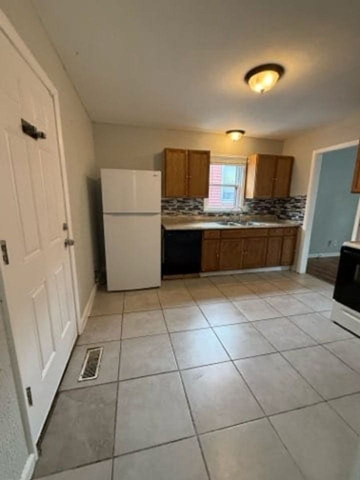 6626 College Ave - Photo 5 of 18