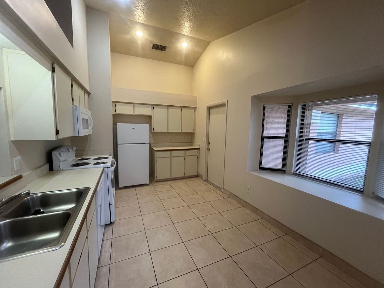 10413 Cresto Delsol Cir - Photo 5 of 24