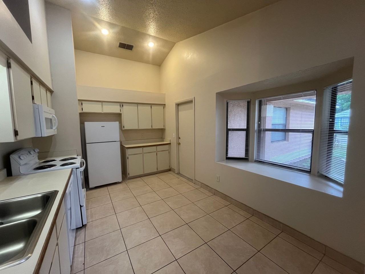 10413 Cresto Delsol Cir - Photo 6 of 24