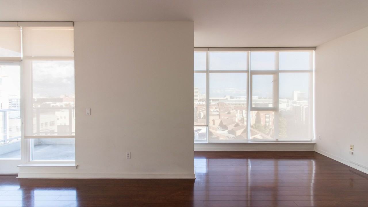 411 W Seaside Way #901 - Photo 4 of 12