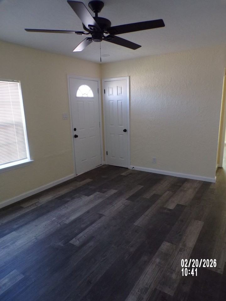 1214 Nw Lincoln Ave - Photo 5 of 25