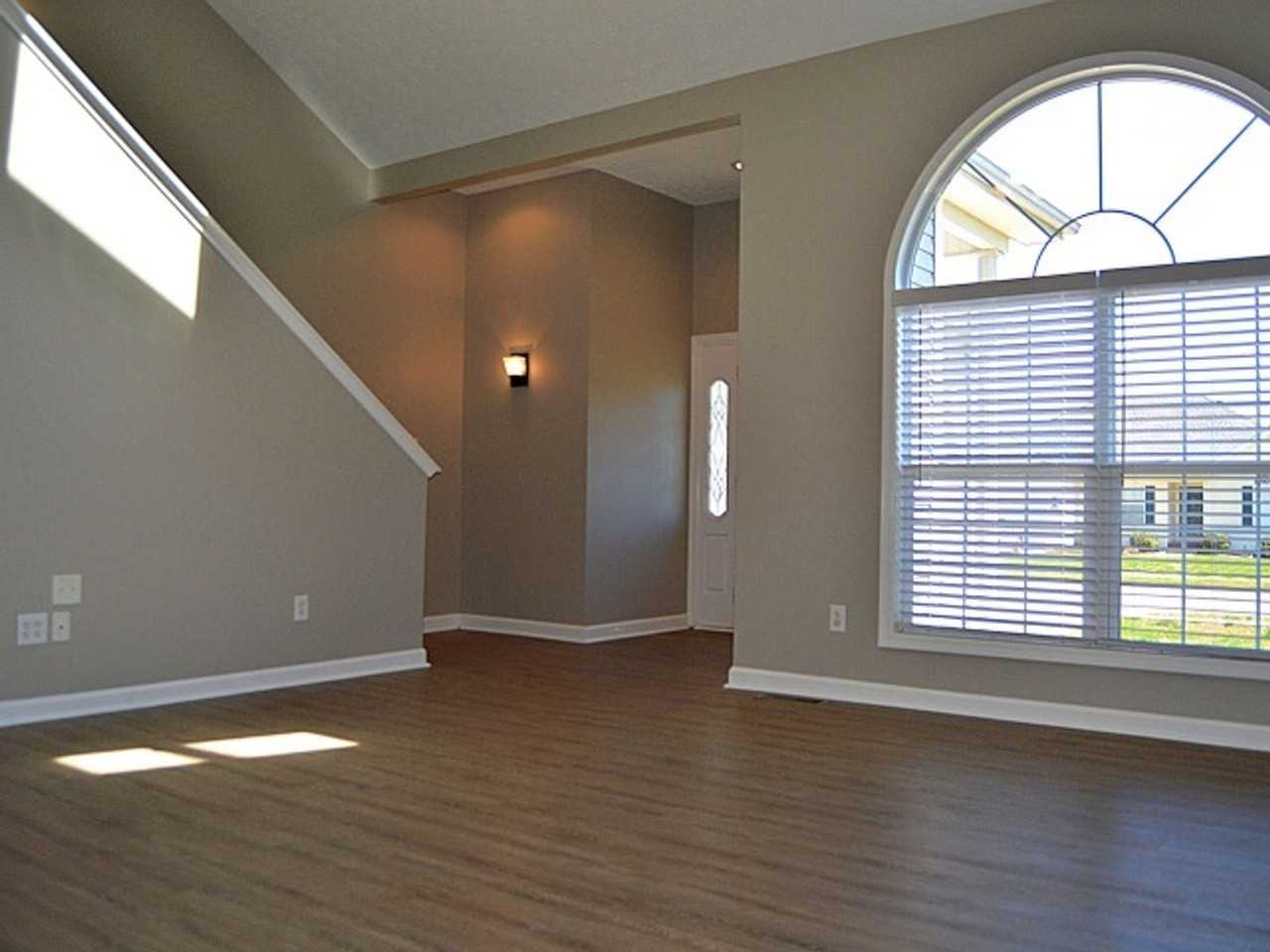 717 Springfield Blvd - Photo 2 of 15