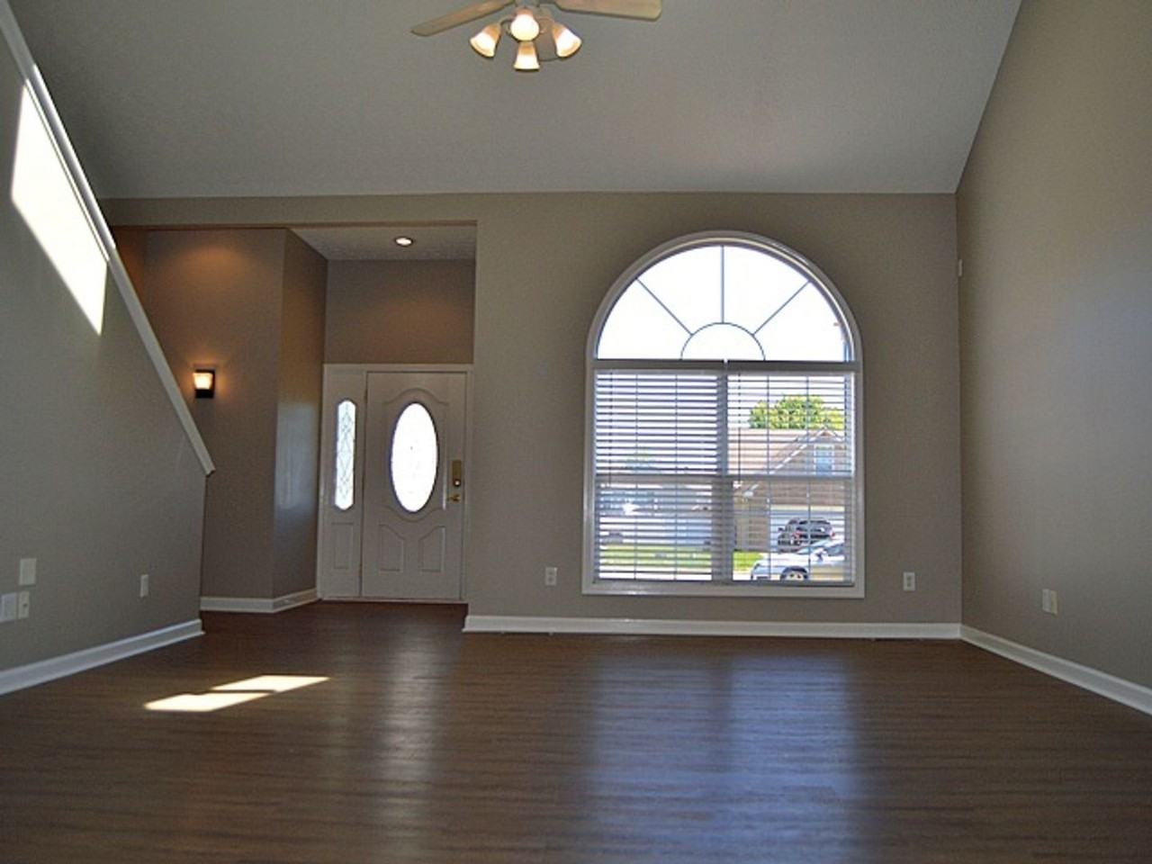 717 Springfield Blvd - Photo 3 of 15