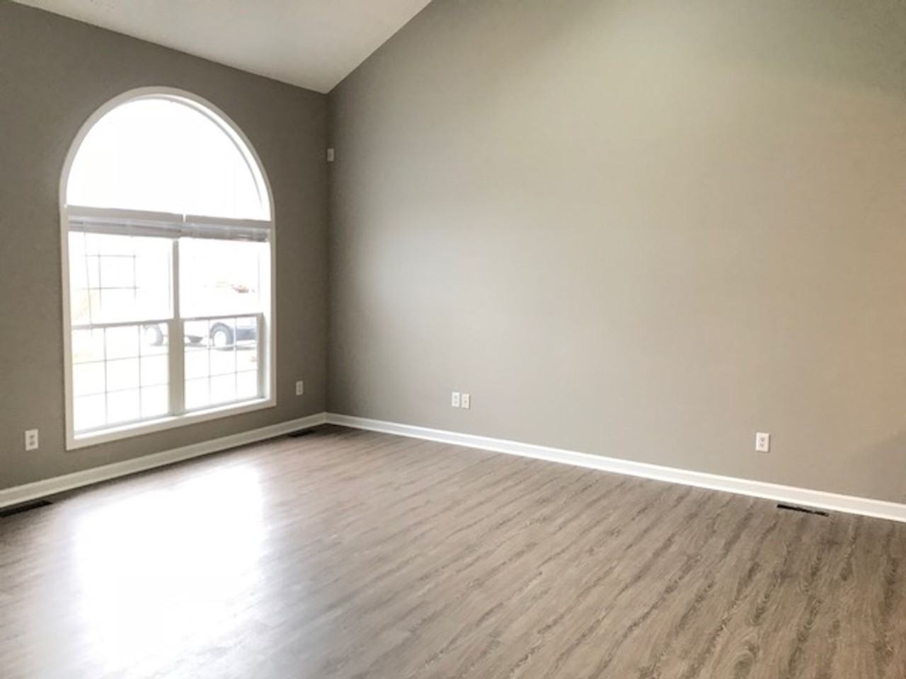717 Springfield Blvd - Photo 6 of 15