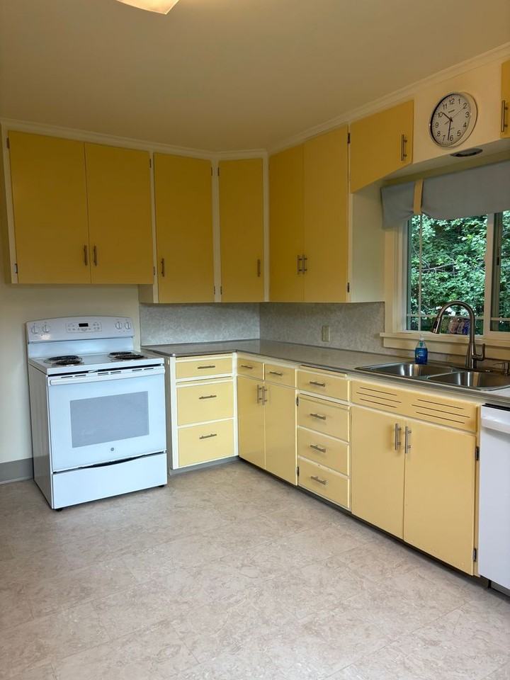 220 South Ave W - Photo 4 of 16