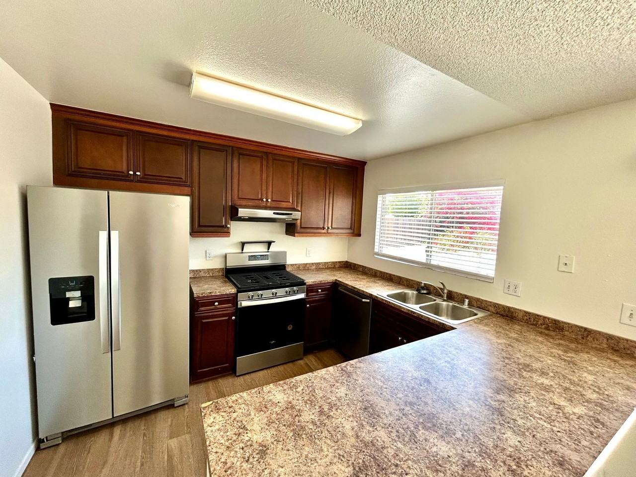 2871 Wardlow Ave - Photo 4 of 27