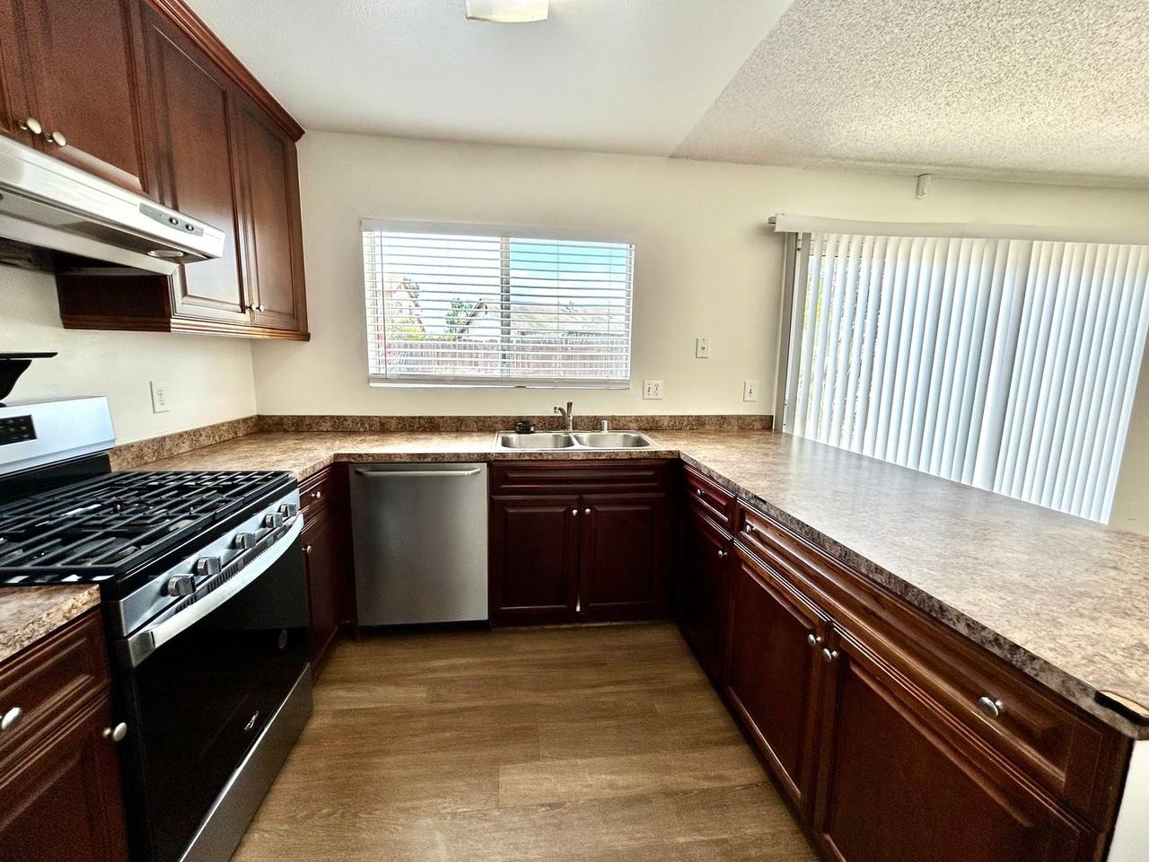 2871 Wardlow Ave - Photo 6 of 27