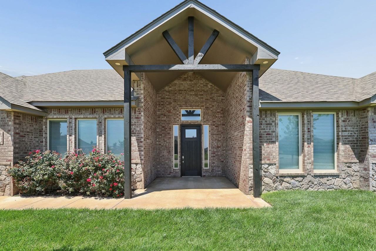 9240 Highland Springs Dr - Photo 2 of 42