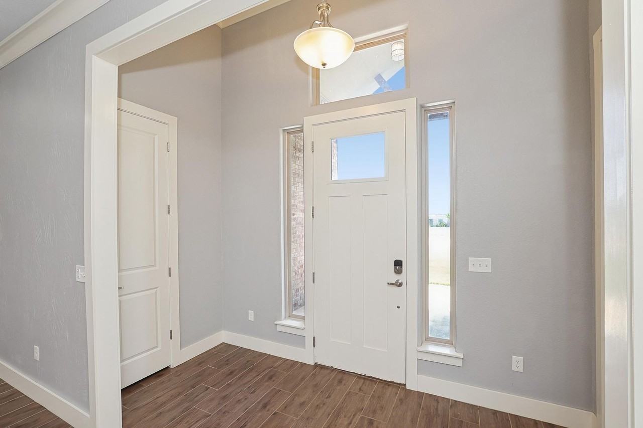 9240 Highland Springs Dr - Photo 3 of 42